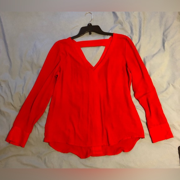 A.N.A A New Approach red blouse v-neck Front and back with cut out size L EUC - Picture 4 of 8